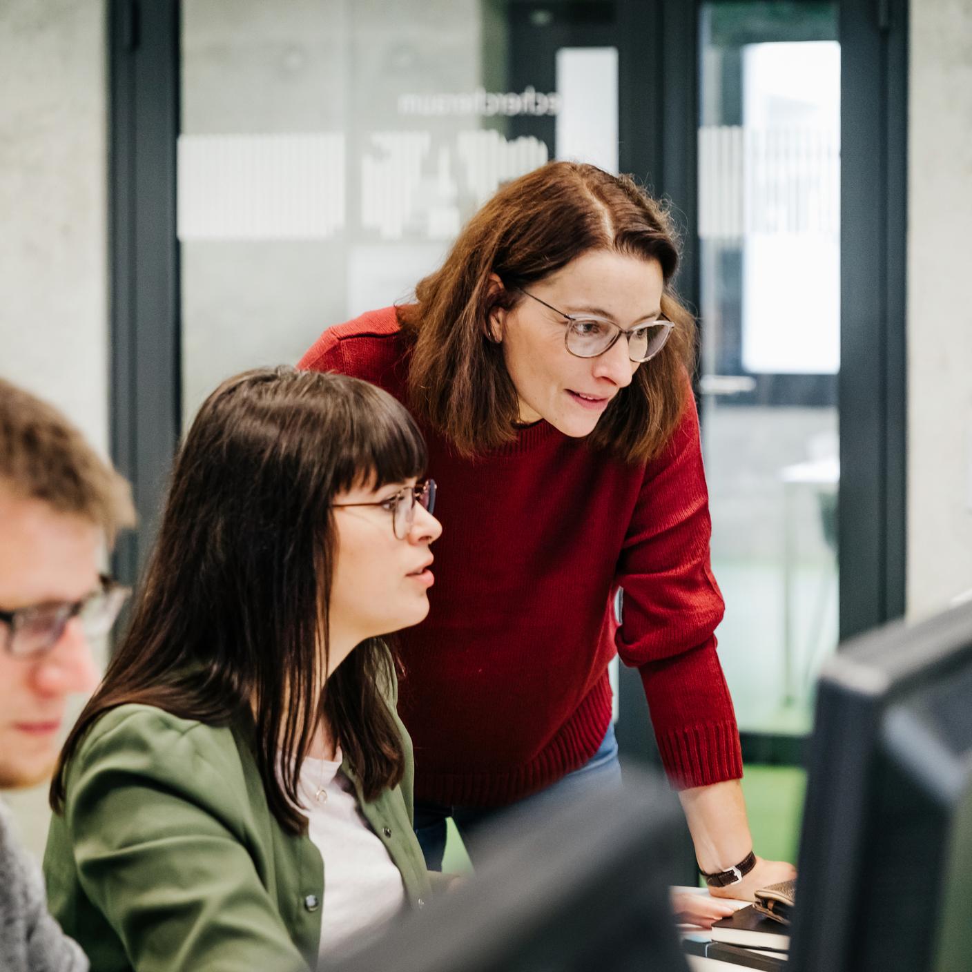 Group looking at computer 