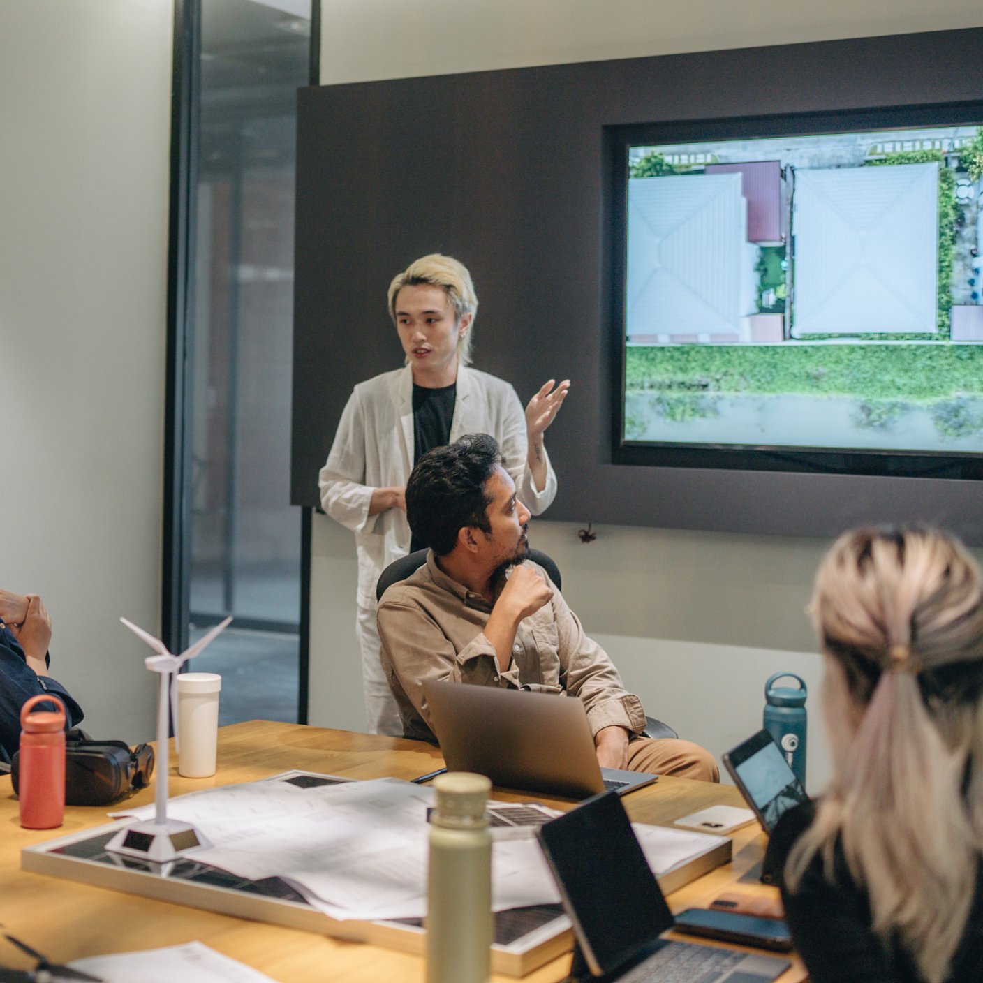 Workers using technology to advocate sustainability